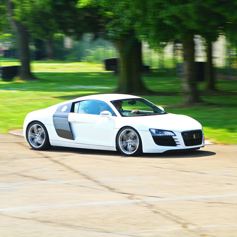Audi R8 V8